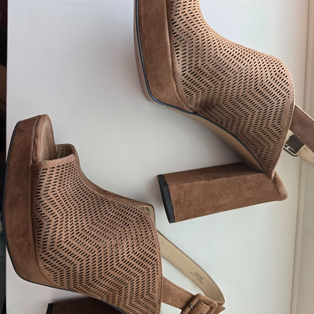 Vince Camuto Jensaya Perforated Platform Slingback Peep Toe Sandal - Picture 3 of 9